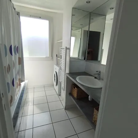 3mn De La Et 10 Mn Du Centre A Pieds Calme Et Agreable 아파트